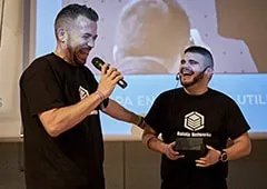 Álvaro Fontela presentando un evento