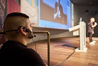 Álvaro Fontela dando una ponencia